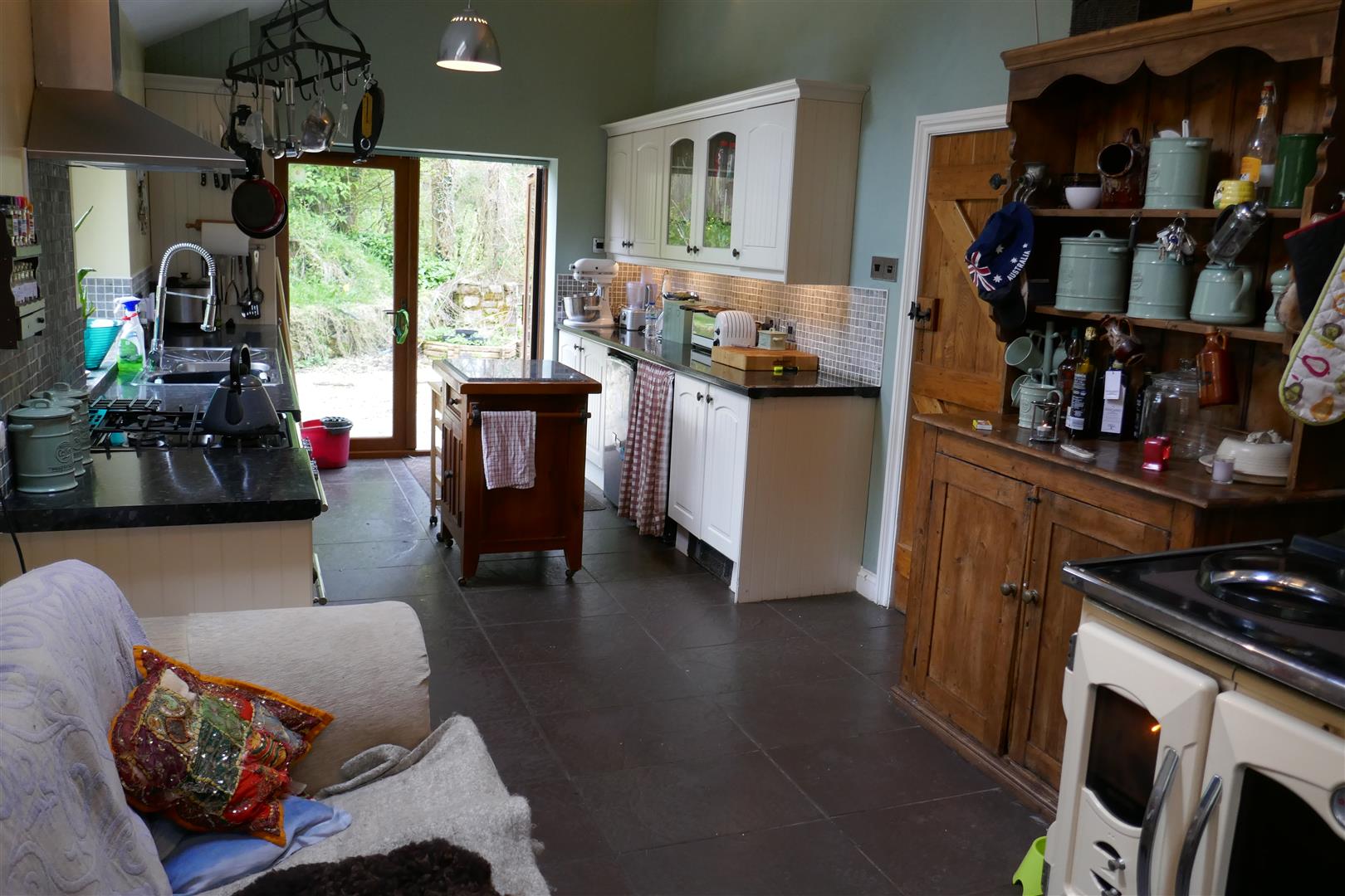 KITCHEN/DINING ROOM